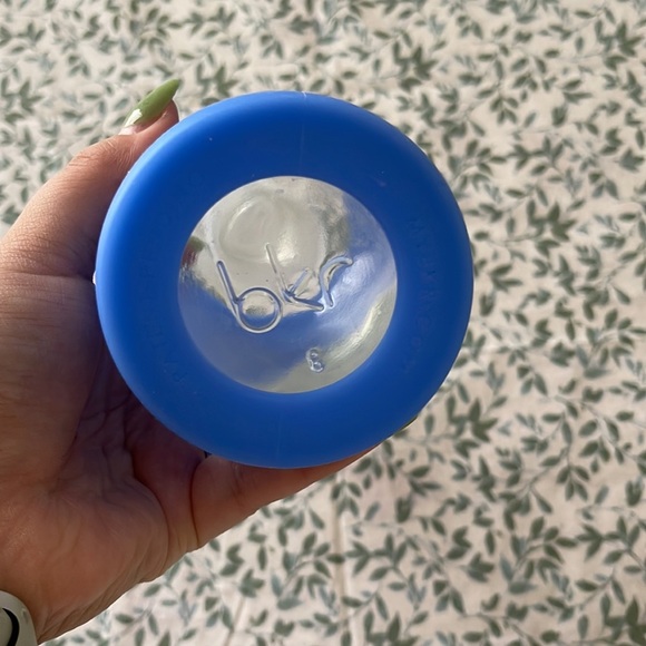 bkr 8oz Glass Water Bottle With Blue Silicone Sleeve and Original Top - Picture 3 of 5